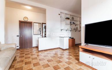 LURATE CACCIVIO - TRILOCALE CON BOX E CANTINA