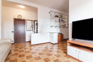 LURATE CACCIVIO - TRILOCALE CON BOX E CANTINA