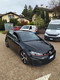 Volksvagen Golf GTI