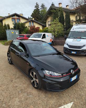 Volksvagen Golf GTI