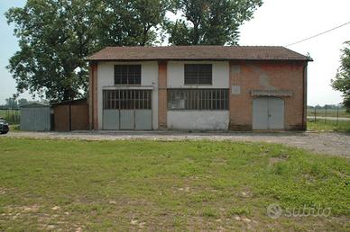 Deposito materiale 100 mq suddiviso su due livelli