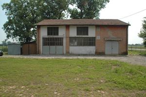 Deposito materiale 100 mq suddiviso su due livelli