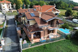 VILLA SEMINDIPENDENTE DI RECENTE COSTRUZIONE CON G