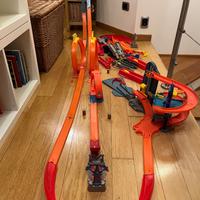 Hot Wheels pista 9 mt+Garage+Accessori