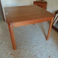 Tavolo quadrato allungabile in legno massello