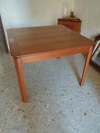 Tavolo quadrato allungabile in legno massello