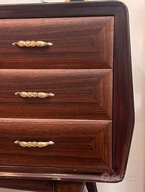 Un mobile che ha attraversato il tempo con dignità