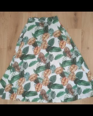 Gonna lunga bianca, con stampa di foglie tropicali