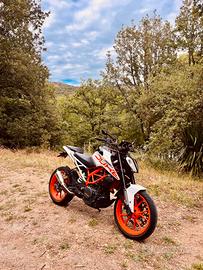 Duke 390