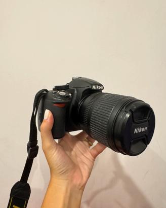 Nikon D3100 + obiettivo 18-55mm Compatta,versatile