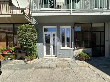 2 LOCALI A CORTE FRANCA