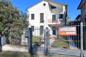 Villa singola con giardino