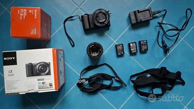Fotocamera mirrorless Sony α A5100 con 2 obiettivi