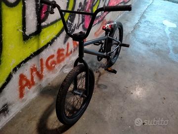 bicicletta bmx 