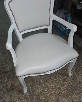 poltroncina bianca