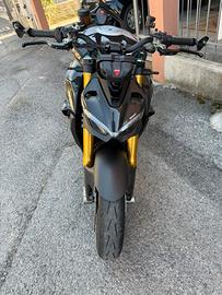 Ducati v4s