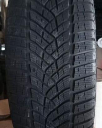 Pneumatici invernali GOODYEAR 205/40 R18