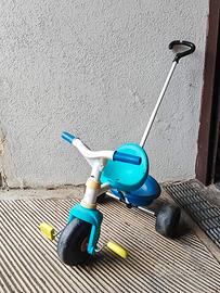 Triciclo a pedali con manico