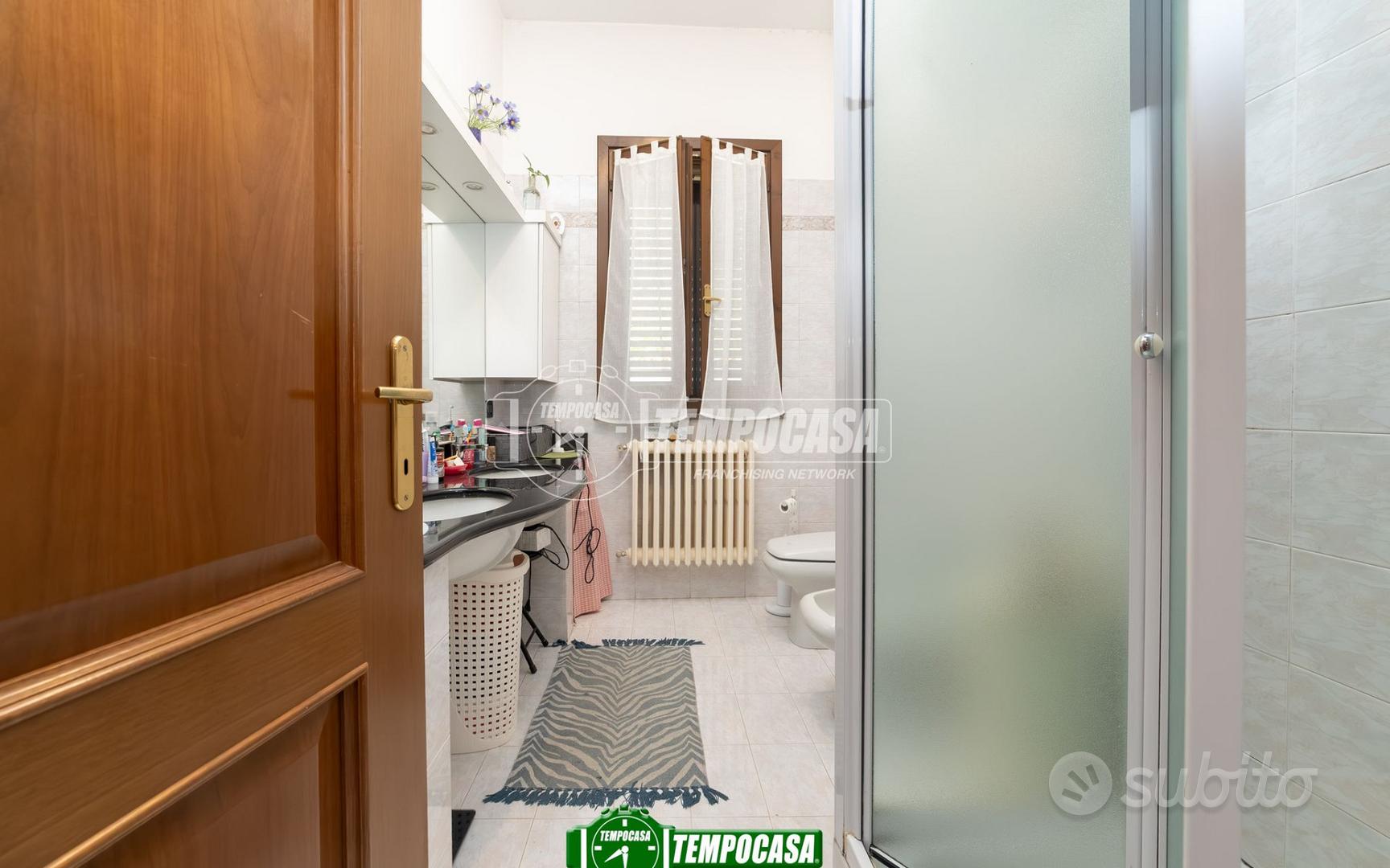 VILLA SINGOLA CON AMPI SPAZI E GRANDE POTENZIALE A - Altro