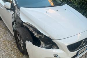 Volvo V40(2016)