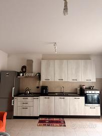 Cucina completa + tavolo e sedie