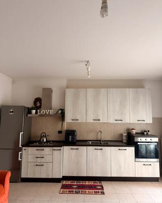 Cucina completa + tavolo e sedie