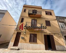 Indipendente con tre unità immobiliari