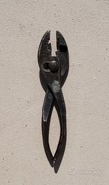 Pinza regolabile antica