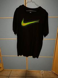 T-shirt nike