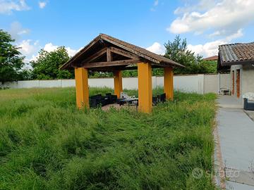 Due rustici con terreno edificabile