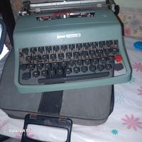 macchina  per scrivere 