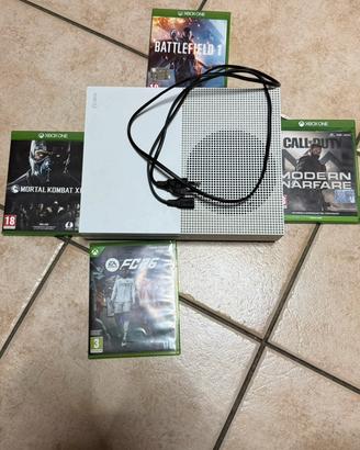 Xbox one 1Tb con 4 Giochi e 1 joystick