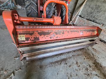 Trincia Sicma 225 di lavoro a mazze con spostament