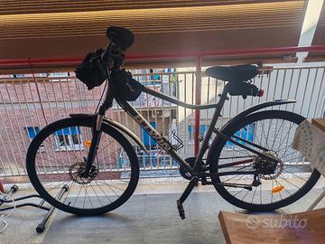 BTWIN Bici trekking RIVERSIDE 500 grigio-rosso