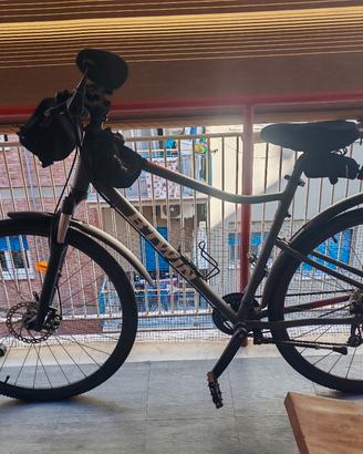 BTWIN Bici trekking RIVERSIDE 500 grigio-rosso