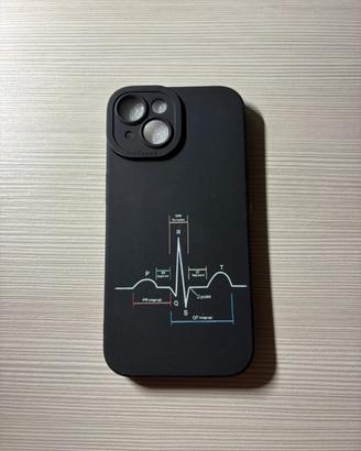 Cover iphone 15 nera con tracciato ECG cuore