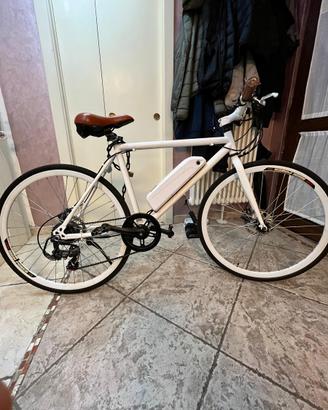 Bicicletta Elettrica bianca