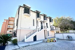 Trilocale con corte privata