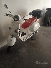 Piaggio Vespa 300 GTS - 2013