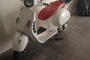 Piaggio Vespa 300 GTS - 2013