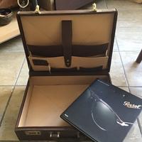 Persol valigia e libro