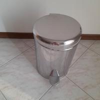 Bidone cromato da 15 litri.