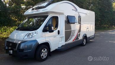 Camper Roller Team T-Line  Garage M 2013