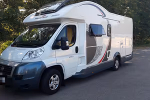 Camper Roller Team T-Line  Garage M 2013