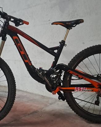 Mountainbike biammortizzata GT