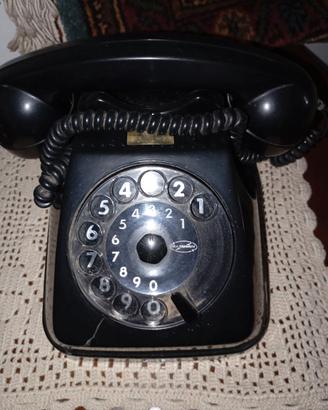 Telefono vecchio di colore nero