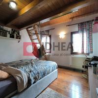 SCHIERA RISTRUTTURATA IN CENTRO- UPP1