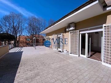 Attico / Mansarda di 225 m² con più di 5 locali e 