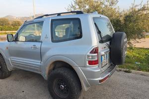 mitsubishi pajero v60 3.2 cambio manuale 