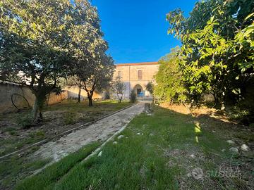 Villa padronale, 1.000 mq di terreno